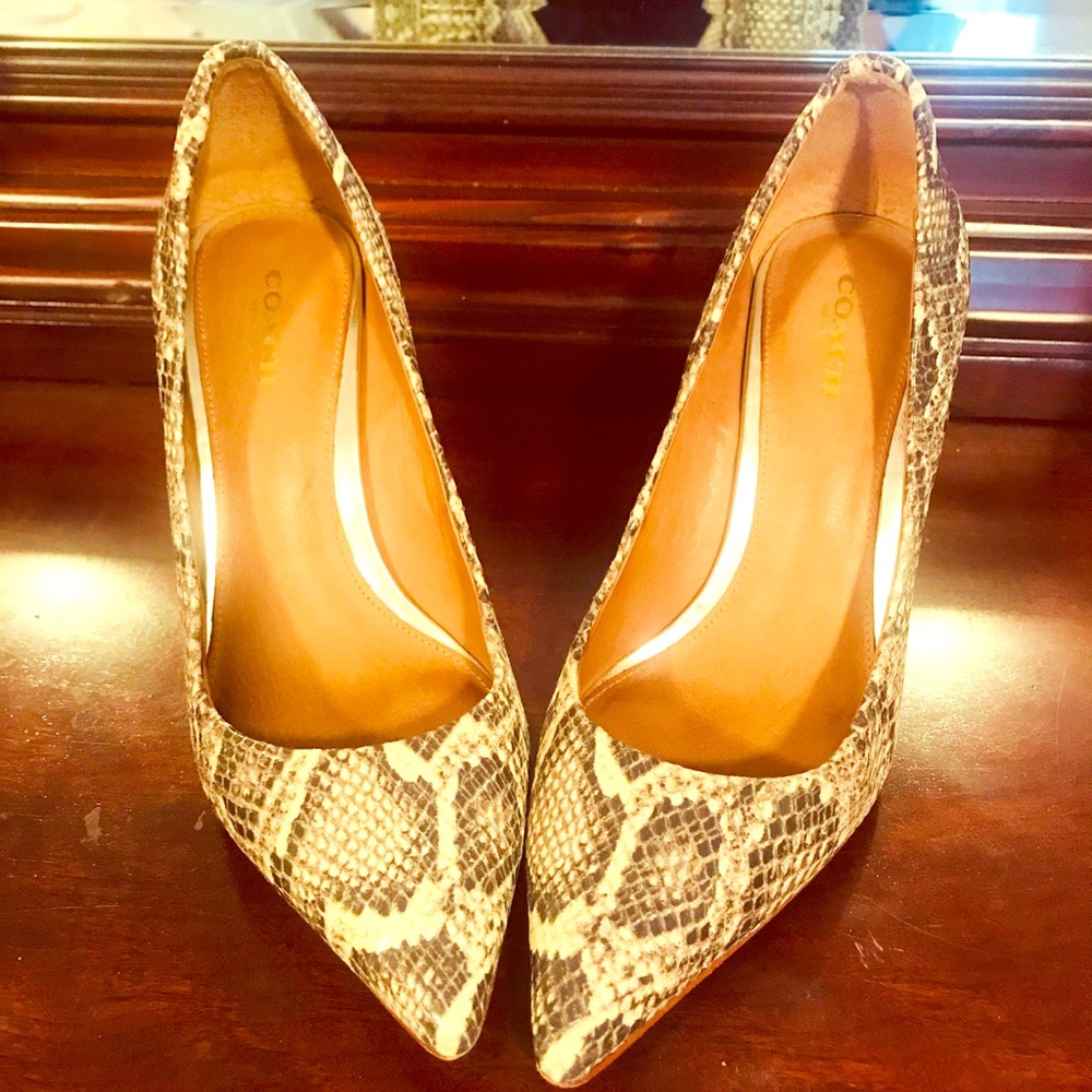 👠Coach size 6 heel👠